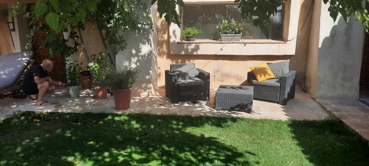 Domaine Des Francobelges - Appartements Lauris Exterior foto